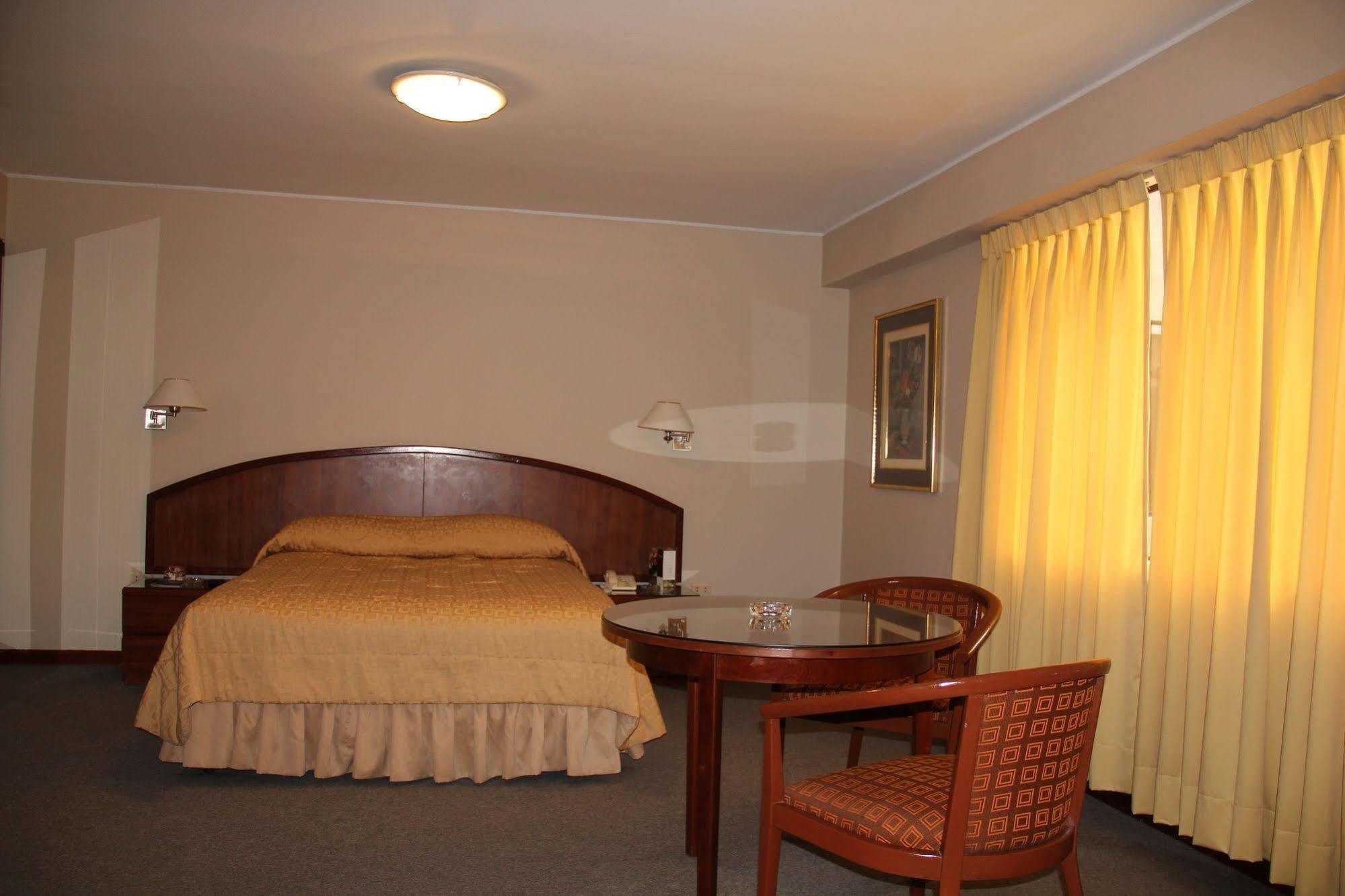 Hotel Park Suites Lima Luaran gambar